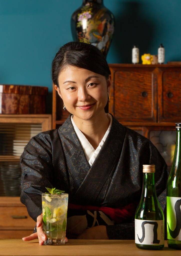 Saori-Emoto-kogarashi-bartender-1 Saori Emoto